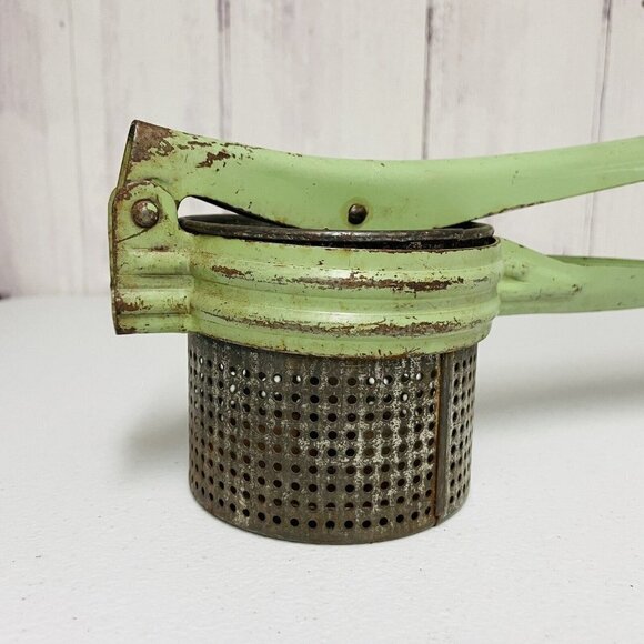 Rustic Vintage Retro Green Steel Handle Potato Masher Ricer Food Press Strainer - Picture 4 of 9